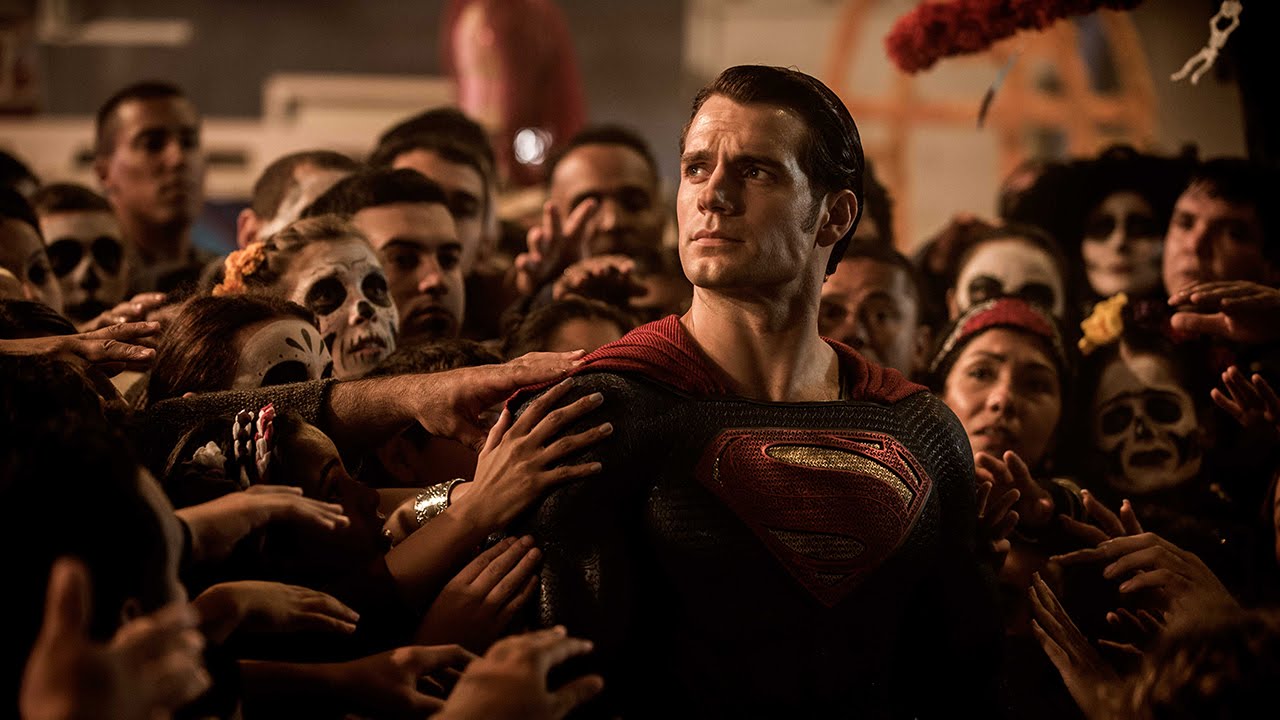 Superman entre la multitud — Batman v Superman